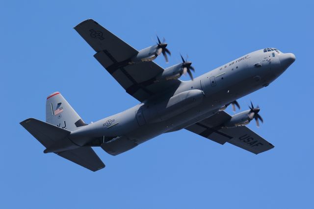 Lockheed C-130 Hercules (15-5817)