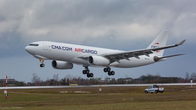 Airbus A330-200 (OO-CMA)