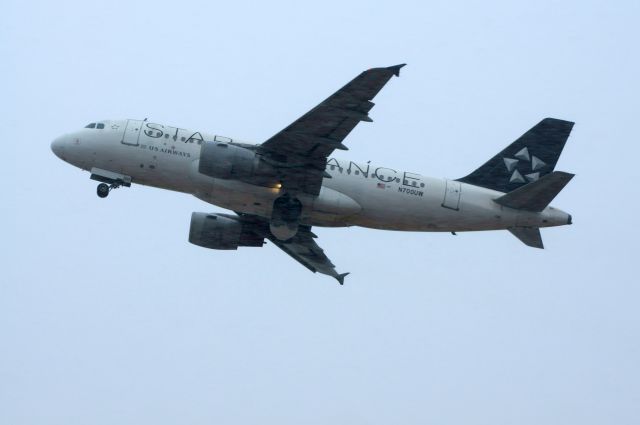 Airbus A319 (N700UW) - Taking off just as the storm approaches.