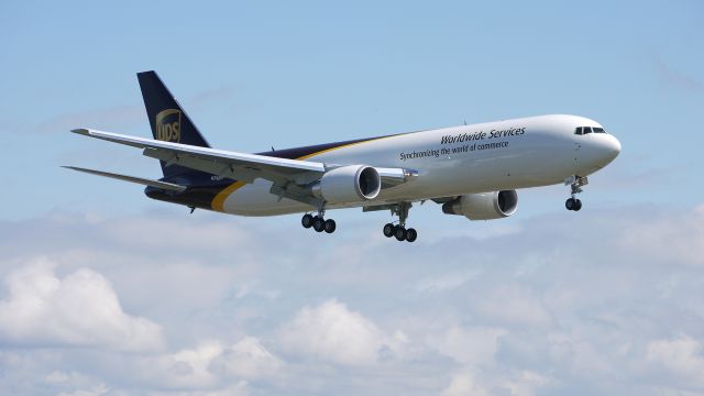 BOEING 767-300 (N351UP) - BOE282 (LN:1026) on final approach to runway 16R to complete a flight test on 4/14/12.