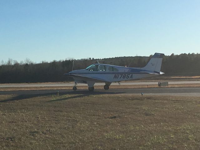 Beechcraft Bonanza (33) (N1785A)