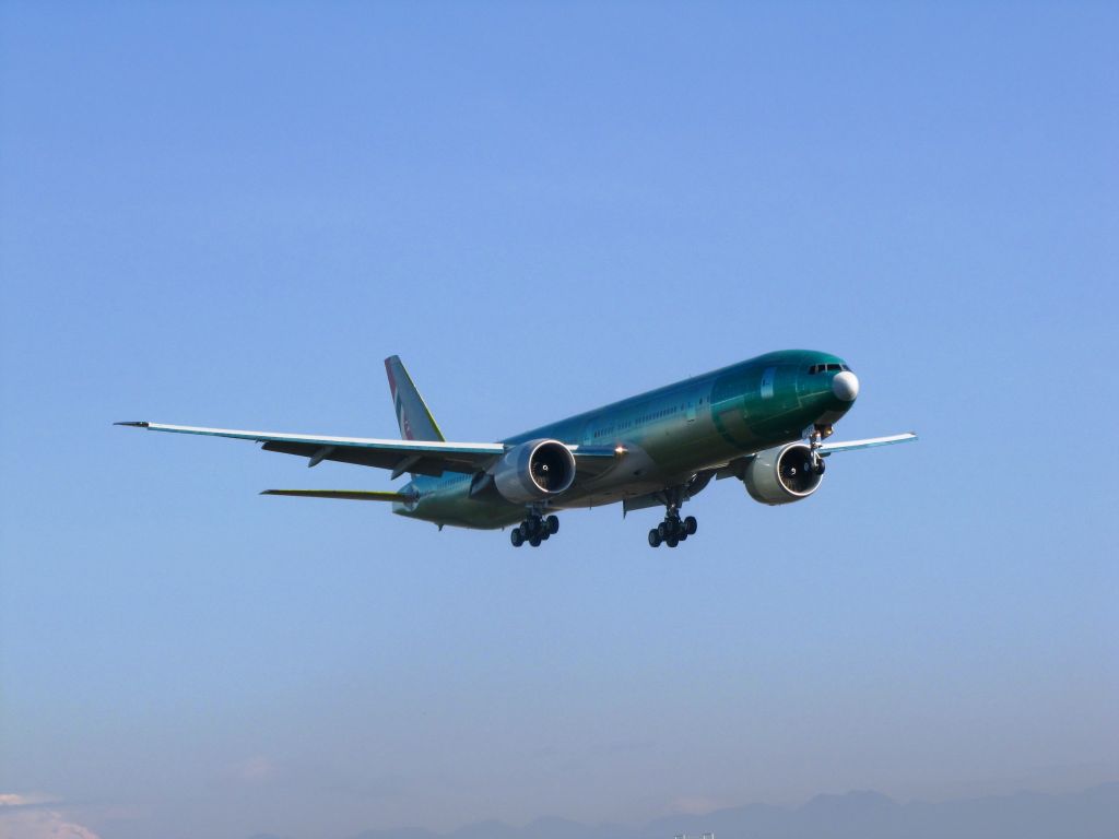 BOEING 777-300 (S2-AFP)
