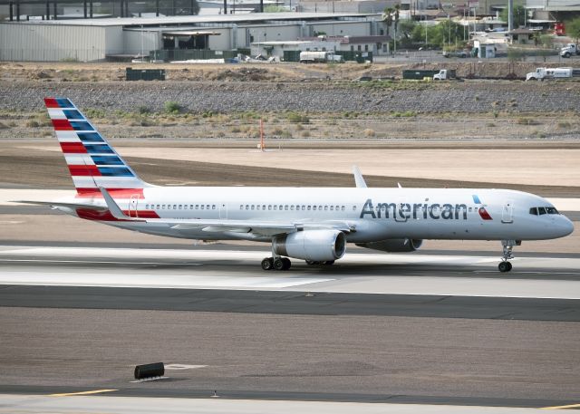 Boeing 757-200 (N202UW)