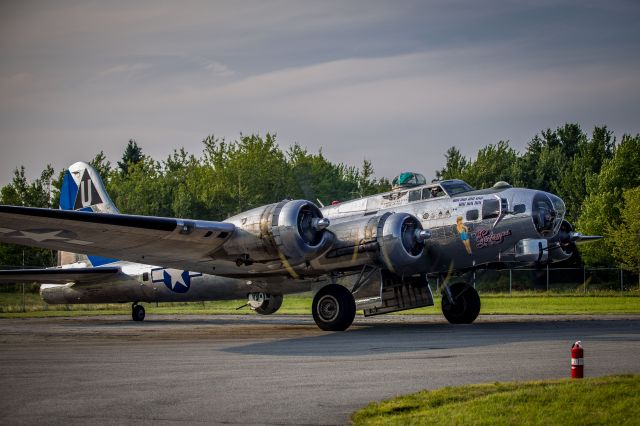 Boeing B-17 Flying Fortress (N9323Z)