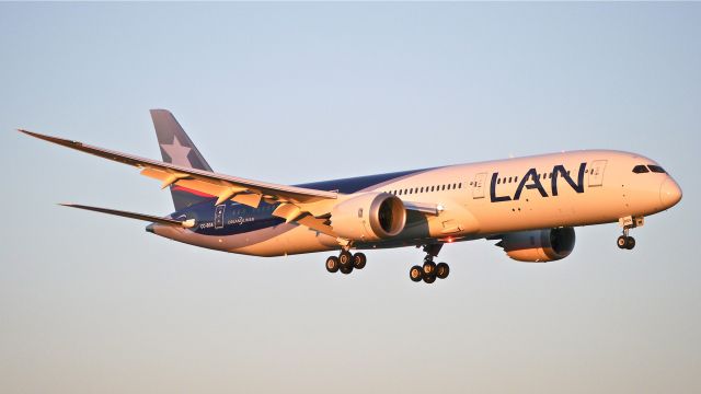 Boeing 787-9 Dreamliner (CC-BGA) - BOE224 #CC-BGA on short final to Rwy 16R to complete a flight on 1/28/15. (ln 259 / cn 35317). There was a nice late sunlight which added a warm glow to the aircraft.