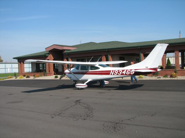 Cessna Skylane (N9346G) - Waiting