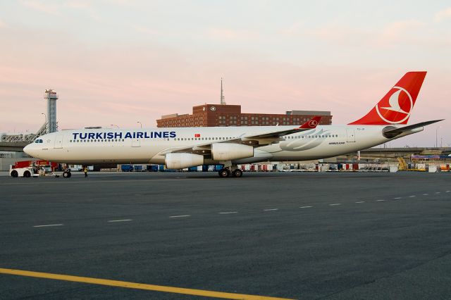 Airbus A340-300 (TC-JII) - BOSTON LOGAN !