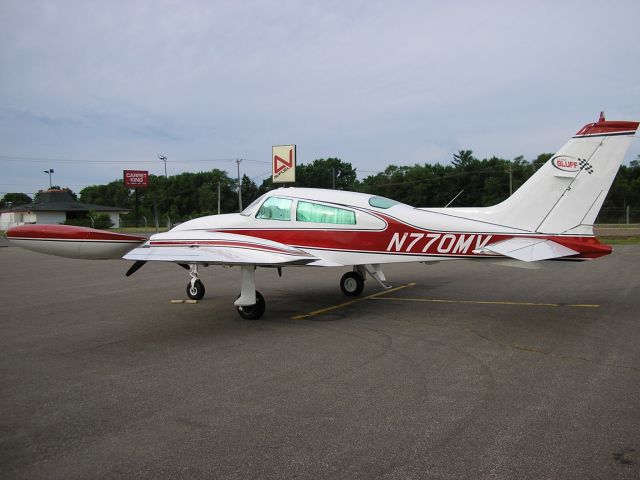 Cessna 310 (N770MV)