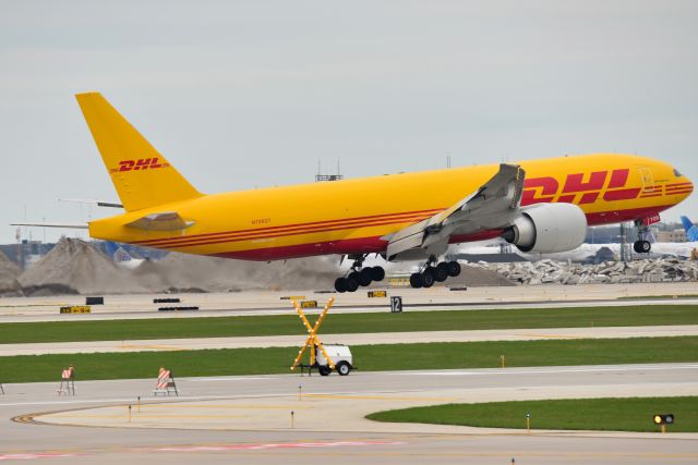 BOEING 777-200LR (N706GT) - DHL COLORS. X-marks the spot!