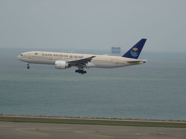 Boeing 777-200 (HZ-AKF)