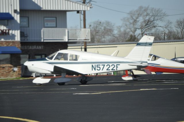 Piper Cherokee (N5722F)