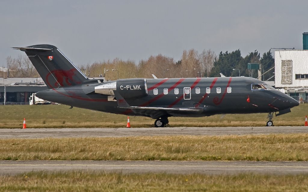 Canadair Challenger (C-FLMK)