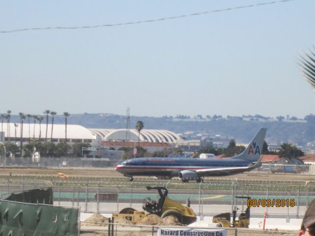 UNKNOWN — - a chrome american airlines 737-8 taxis to runway 27 on 8/3/15