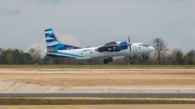 Antonov An-26 (UR-CQE)