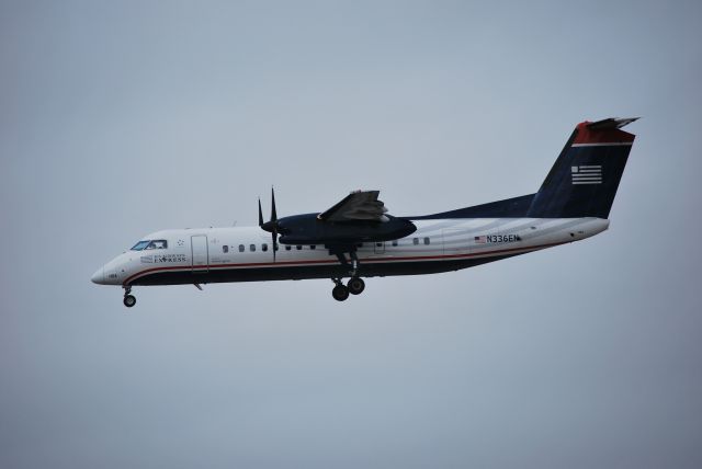 de Havilland Dash 8-300 (N336EN) - On approach for runway 18L - 10/23/09