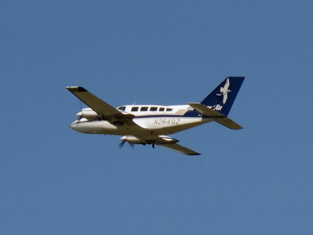 Cessna 402 (N2649Z) - Take off RW24.