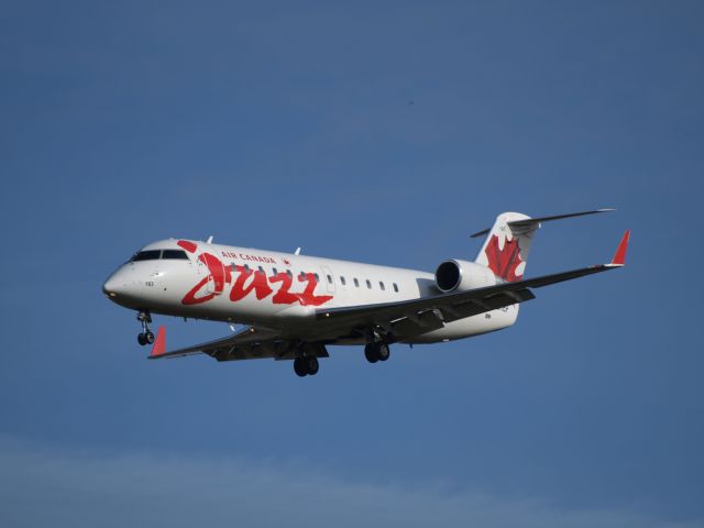 Canadair Regional Jet CRJ-200 —