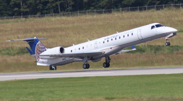 Embraer EMB-145XR (N12135)