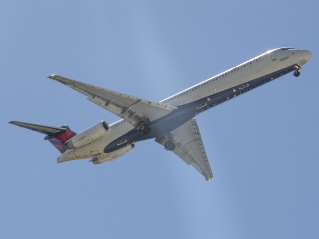 McDonnell Douglas MD-88 (N901DE)