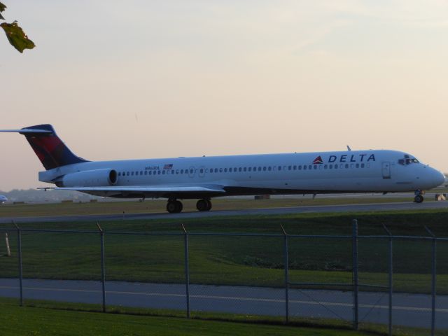 McDonnell Douglas MD-88 (N963DL)