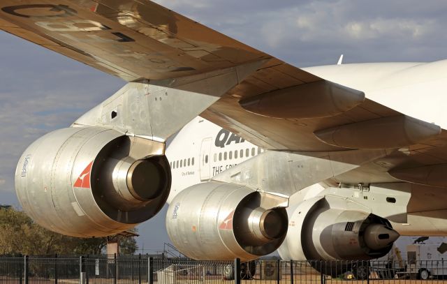 Boeing 747-200 (VH-EBQ) - Rolls Royce RB211 engines on QANTAS B742. Note the Pratt and Whitney JT9D fifth spare engine pod in board of the number 2 engine.