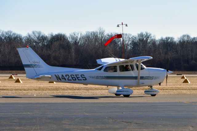 Cessna Skyhawk (N426ES) - Cessna 172R Skyhawk N426ES in Ann Arbor