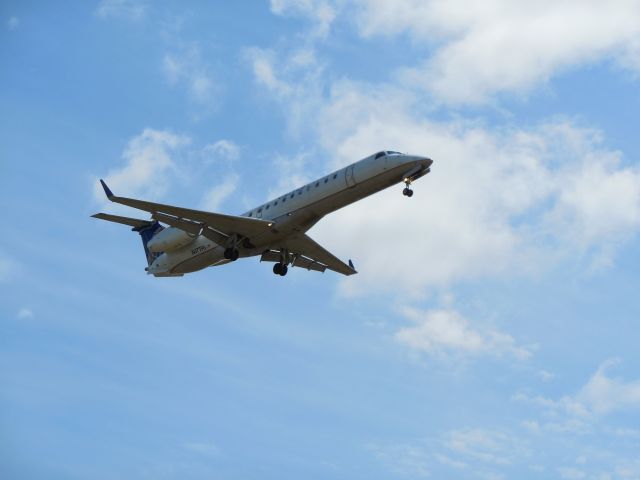 Embraer ERJ-135 (N17196)