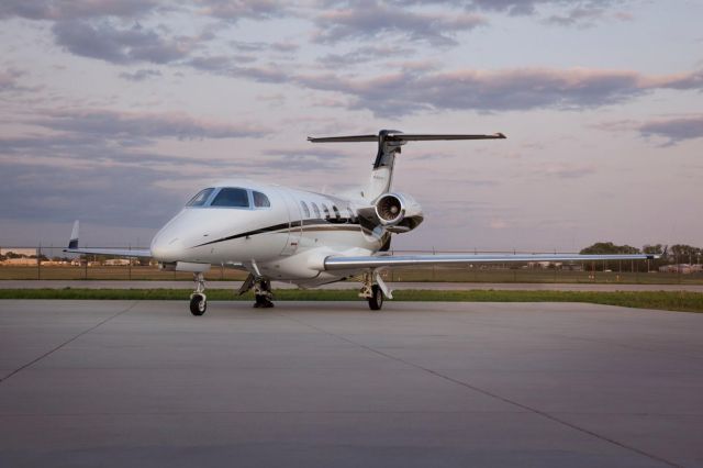 Embraer Phenom 300 (N11TE)