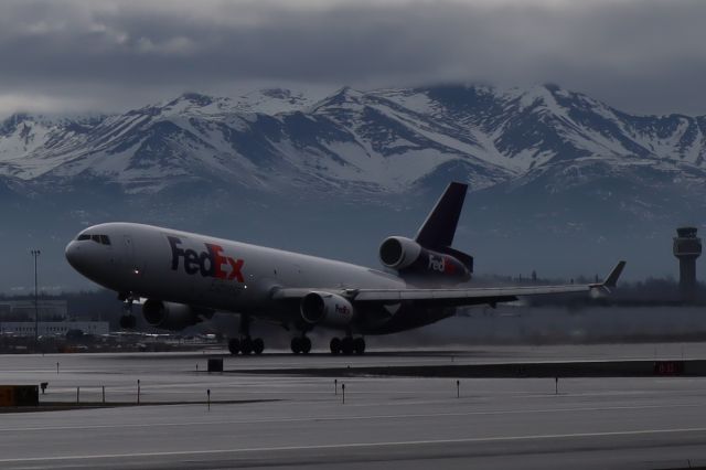 Boeing MD-11 (N615FE) - Morning takeoff from Runway 15-33 viewed from west side