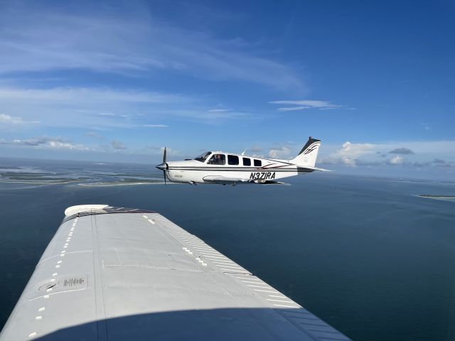 Beechcraft Bonanza (36) (N371RA) - Formation 