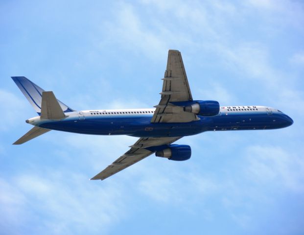 Boeing 757-200 (N577UA)