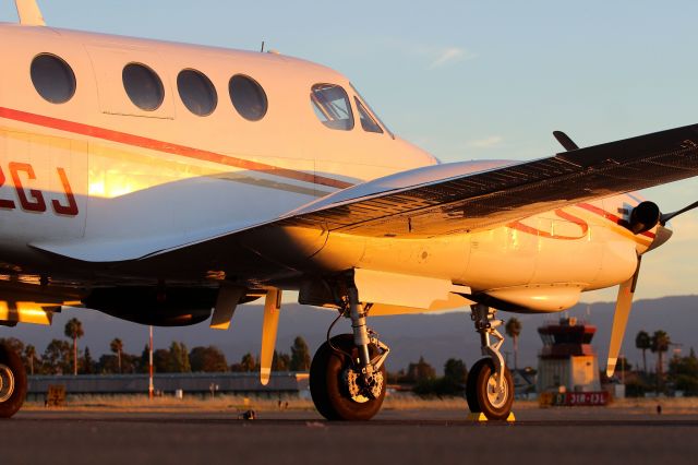 Beechcraft King Air 90 (N12GJ)