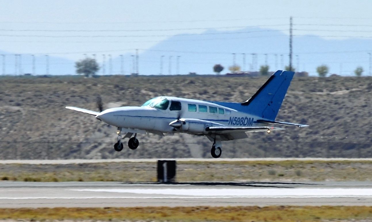 Cessna 402 (N598DM)