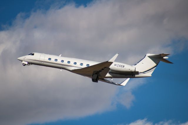 Bombardier Global Express (N126EB)