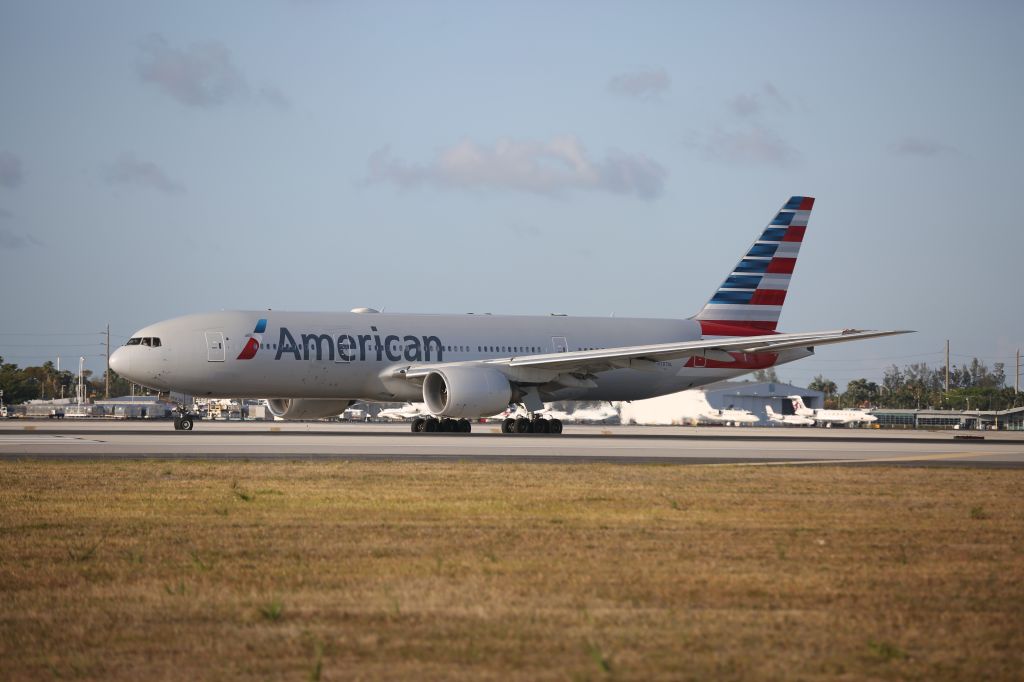Boeing 777-200 (N787AL)