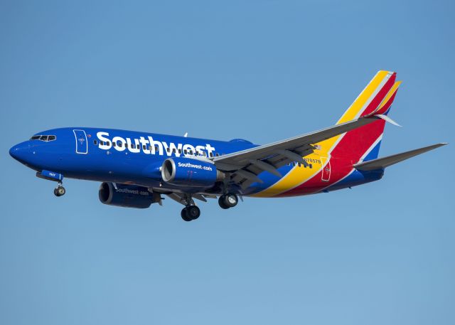 Boeing 737-700 (N7857B)