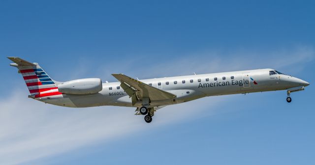 Embraer ERJ-145 (N660CL)