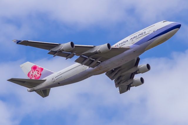 Boeing 747-400 (B-18205)