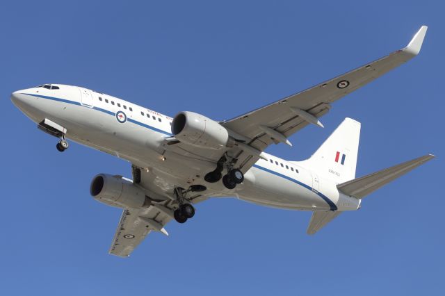 Boeing 737-700 (A36002) - Approaching, Townsville Airport.