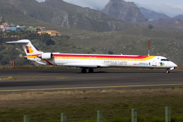 BOMBARDIER Regional Jet CRJ-1000 (EC-LJS)