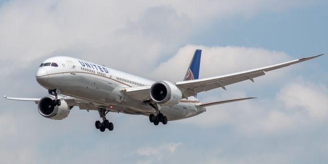 Boeing 787-9 Dreamliner (N29968) - United Airlines Boeing 787-9 arriving from Houston Bush Intercontinental landing on runway 29 at Newark on 7/28/21.