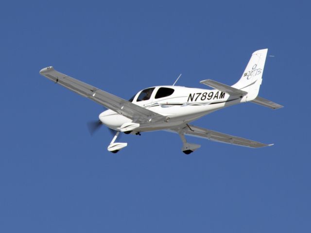 Cirrus SR-22 (N789AM) - Take off runway 26.