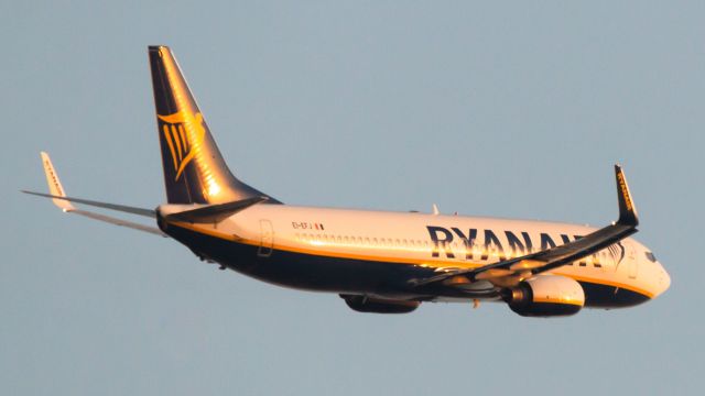 Boeing 737-800 (EI-EFJ)