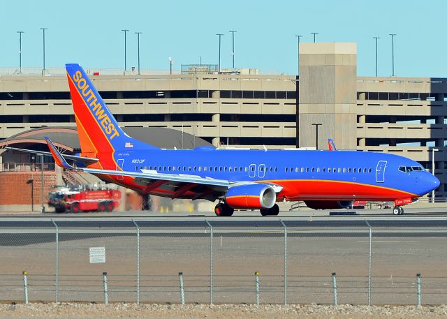 Boeing 737-800 (N8313F)