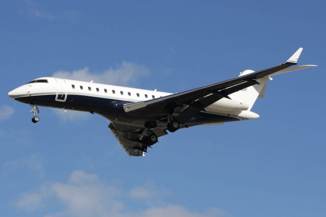 Bombardier Global Express (N823DF)