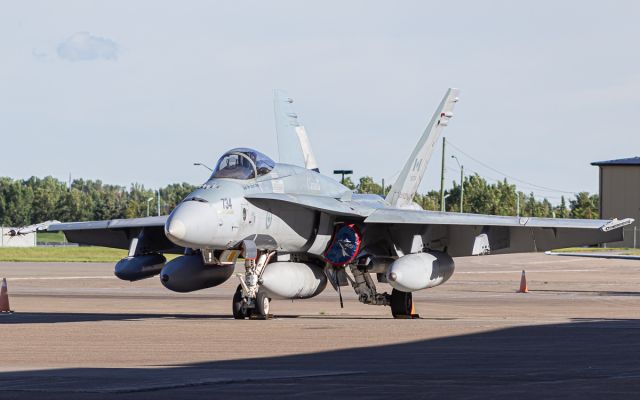 McDonnell Douglas FA-18 Hornet (18-8734)