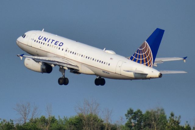 Airbus A319 (N854UA) - UA578 continuing onto LaGuardia (LGA) after diverting to Buffalo (BUF) from Chicago (ORD) due to weather in NYC