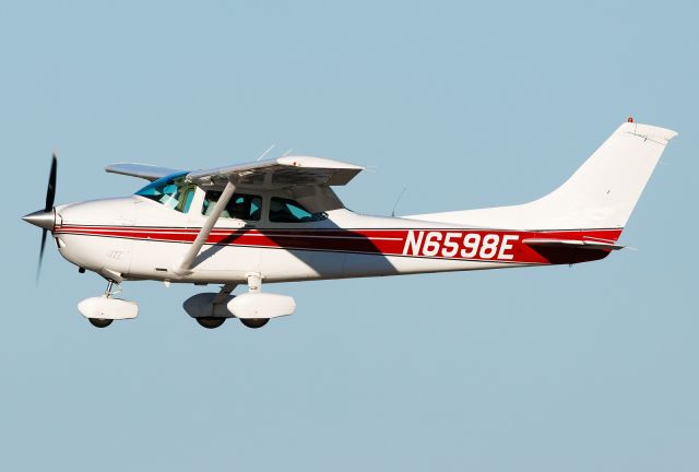 Cessna Skylane (N6598E)