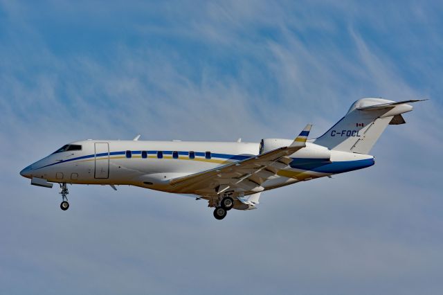 Bombardier Challenger 300 (C-FOCL) - Clear to land 06L in CYHU. 08-04-2025