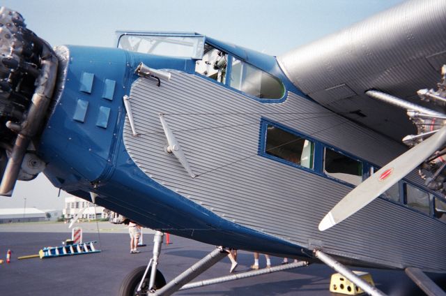 Ford Tri-Motor (N8407)